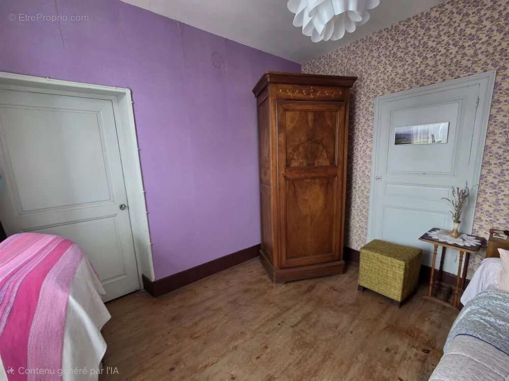 Maison à SAINT-MARTIN-DE-LA-CLUZE