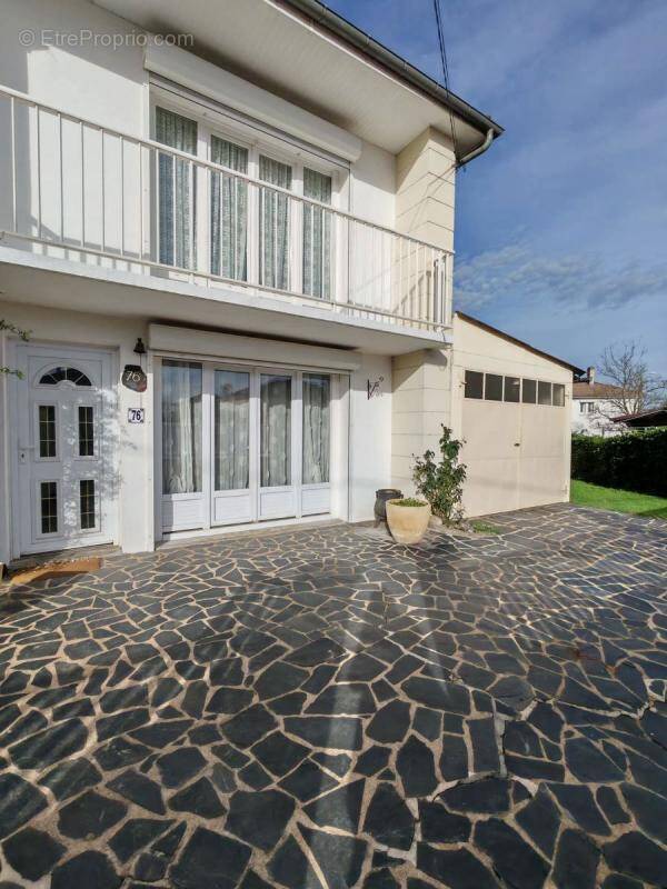 Maison à COLLONGES-LA-ROUGE