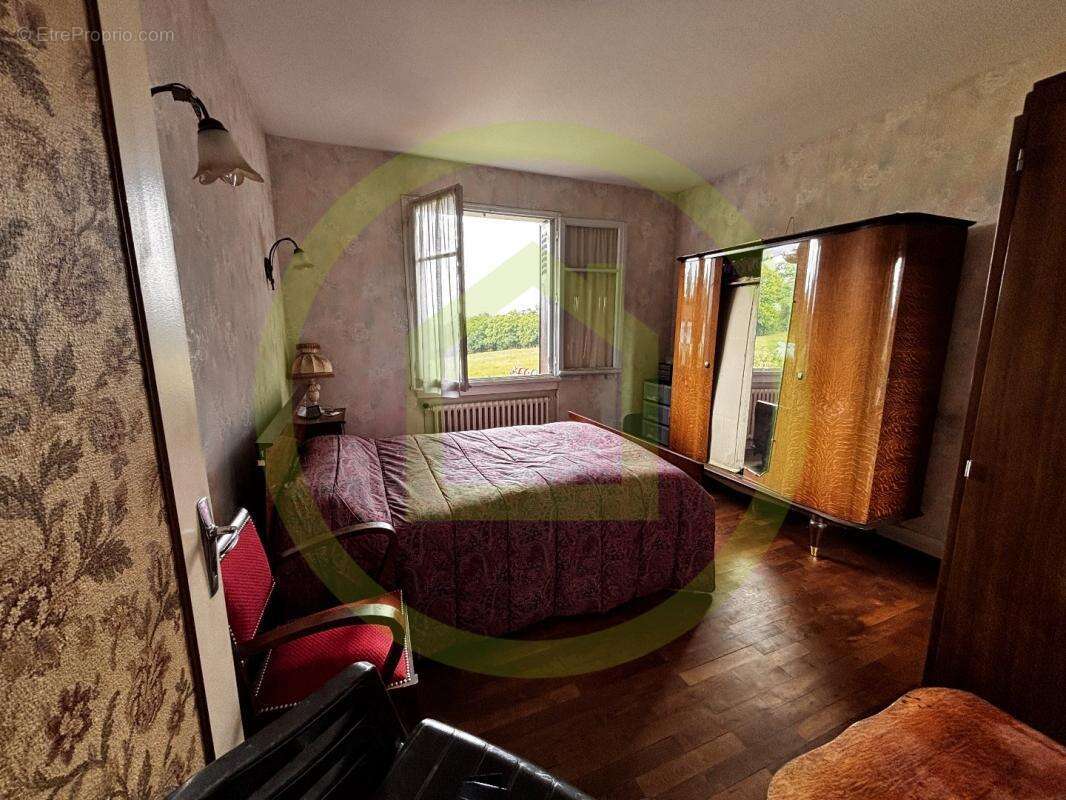 Maison à SAINT-MEDARD-LA-ROCHETTE