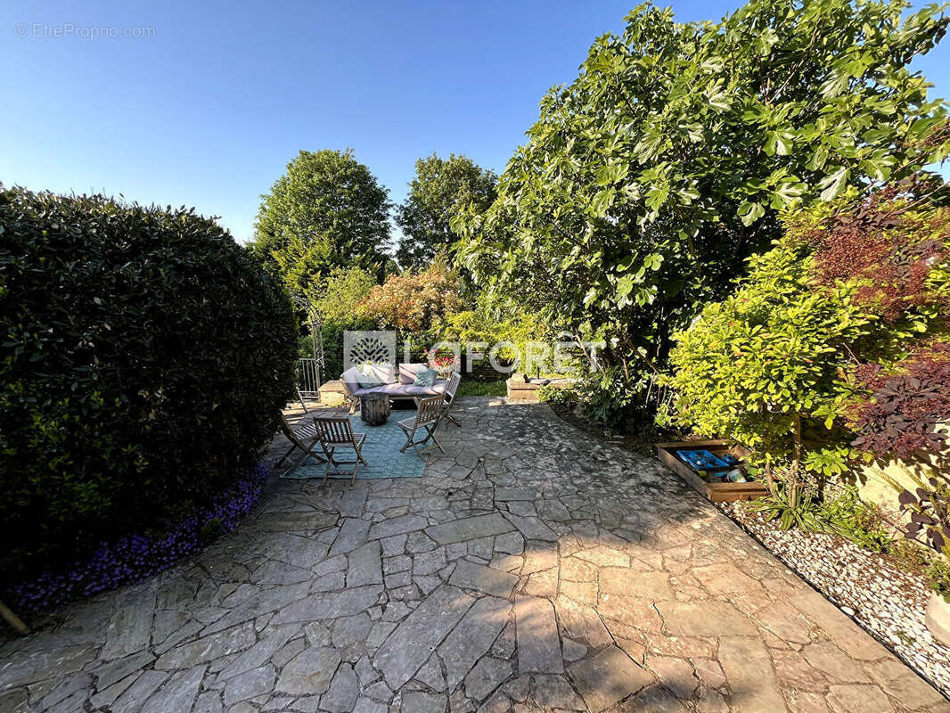 Maison à MEZY-SUR-SEINE