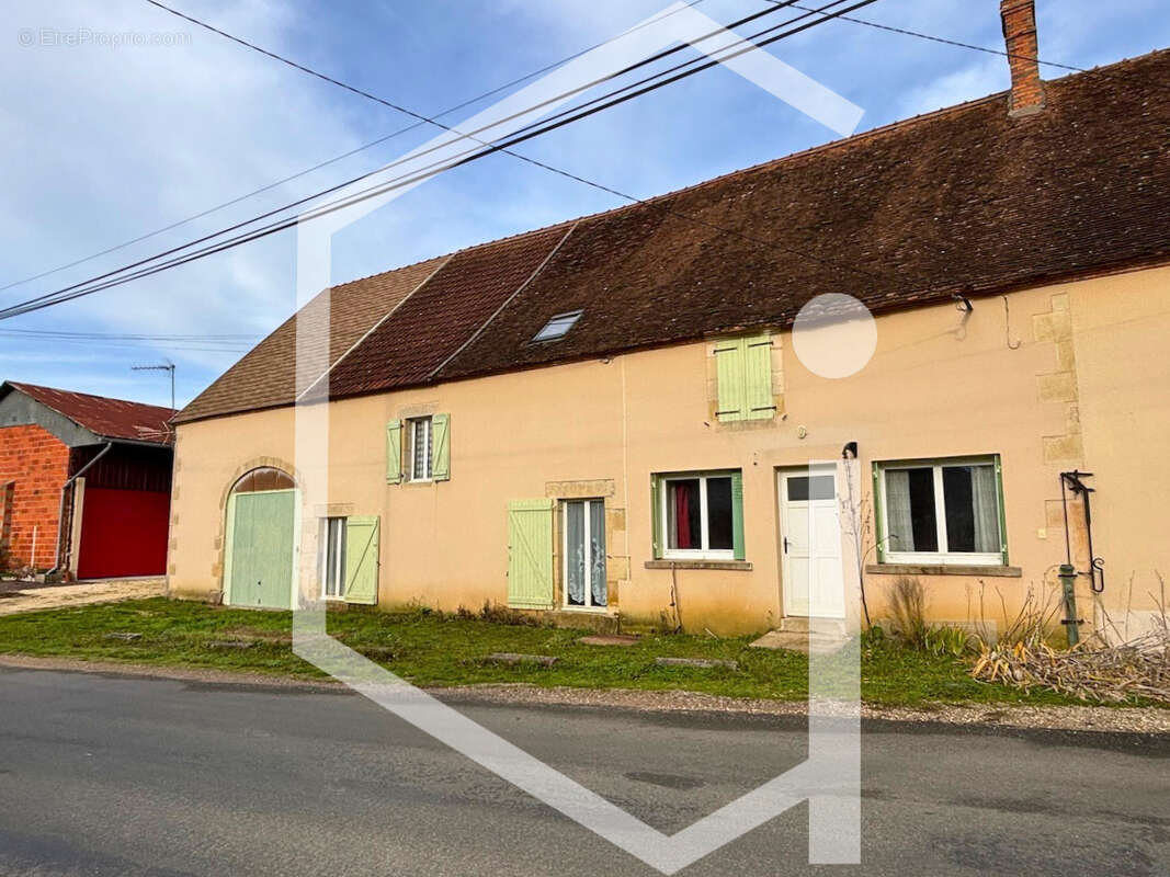 Maison à COSNE-COURS-SUR-LOIRE