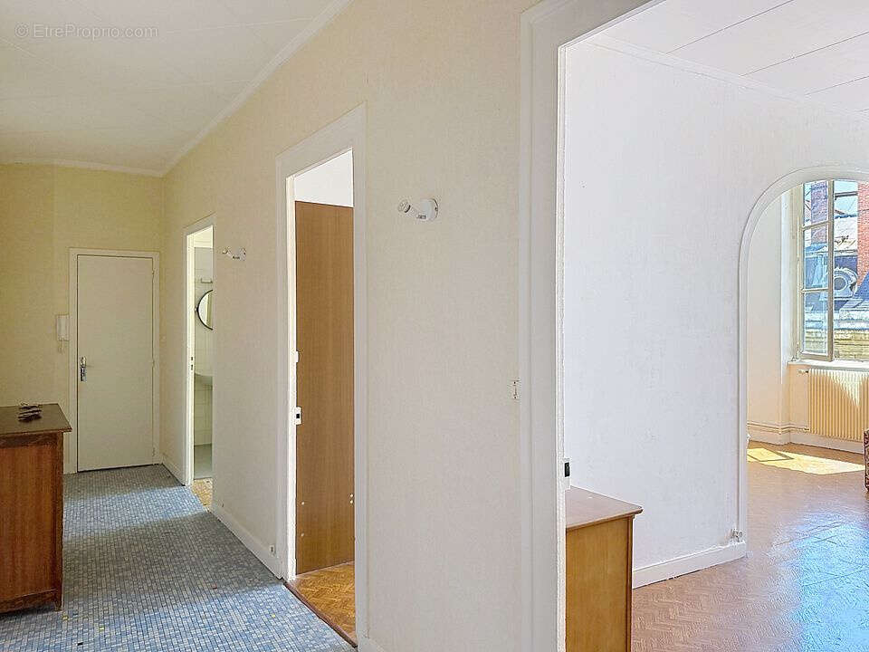 Lumineux T3, 71 m2 secteur mairie du 4 ème - photo 8
