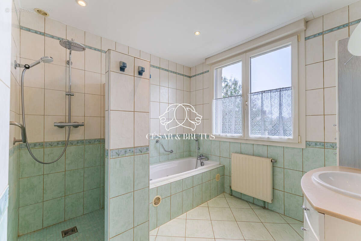 Maison 5 pièces 130 m² à vendre à Bressolles (01360) - photo 9