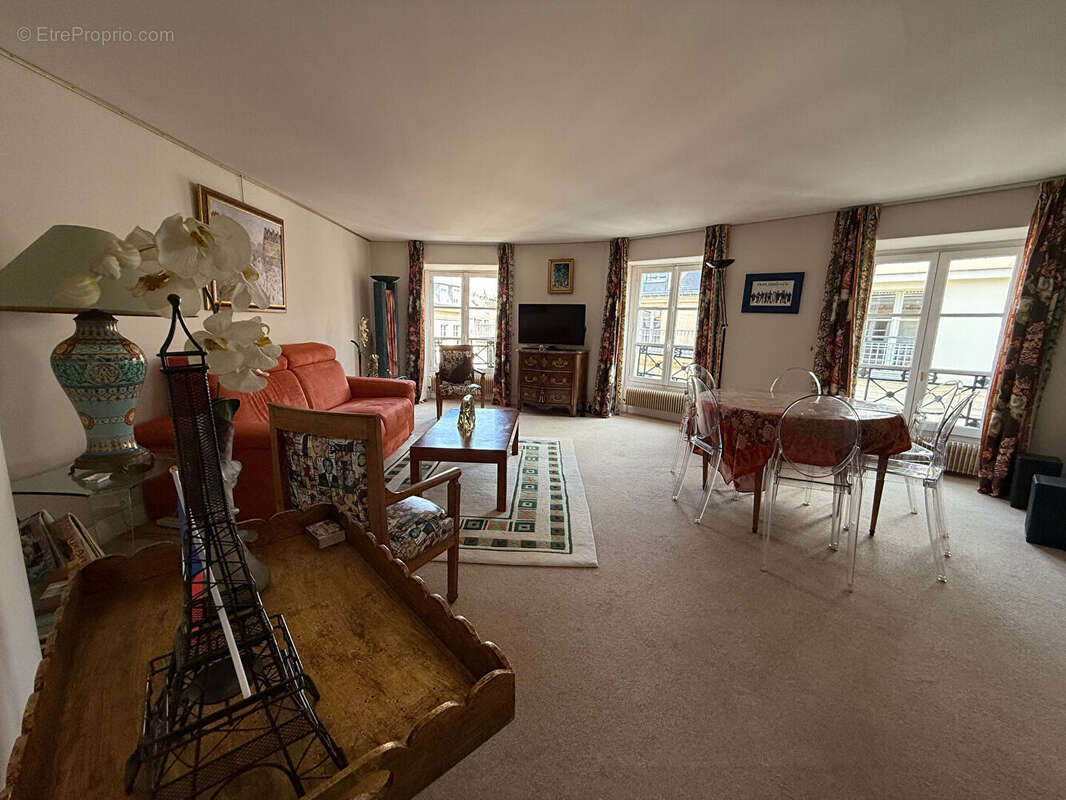 Appartement à PARIS-2E