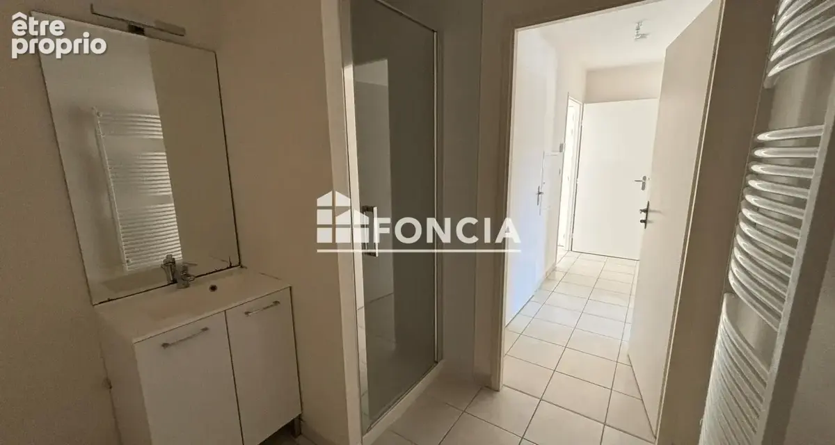 Fouesnant - Au Coeur du Centre-Ville - A Vendre - Appartement T3 - Ascenseur - Balcon - Place de Parking - Libre - photo 6