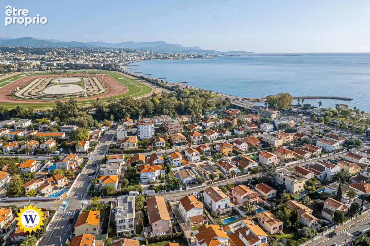 VILLENEUVE-LOUBET PLAGE - Superbe maison individuelle composée de 2 appartements, 147 m2 sur 2 niveaux, jardin, garage, au calme - photo 14