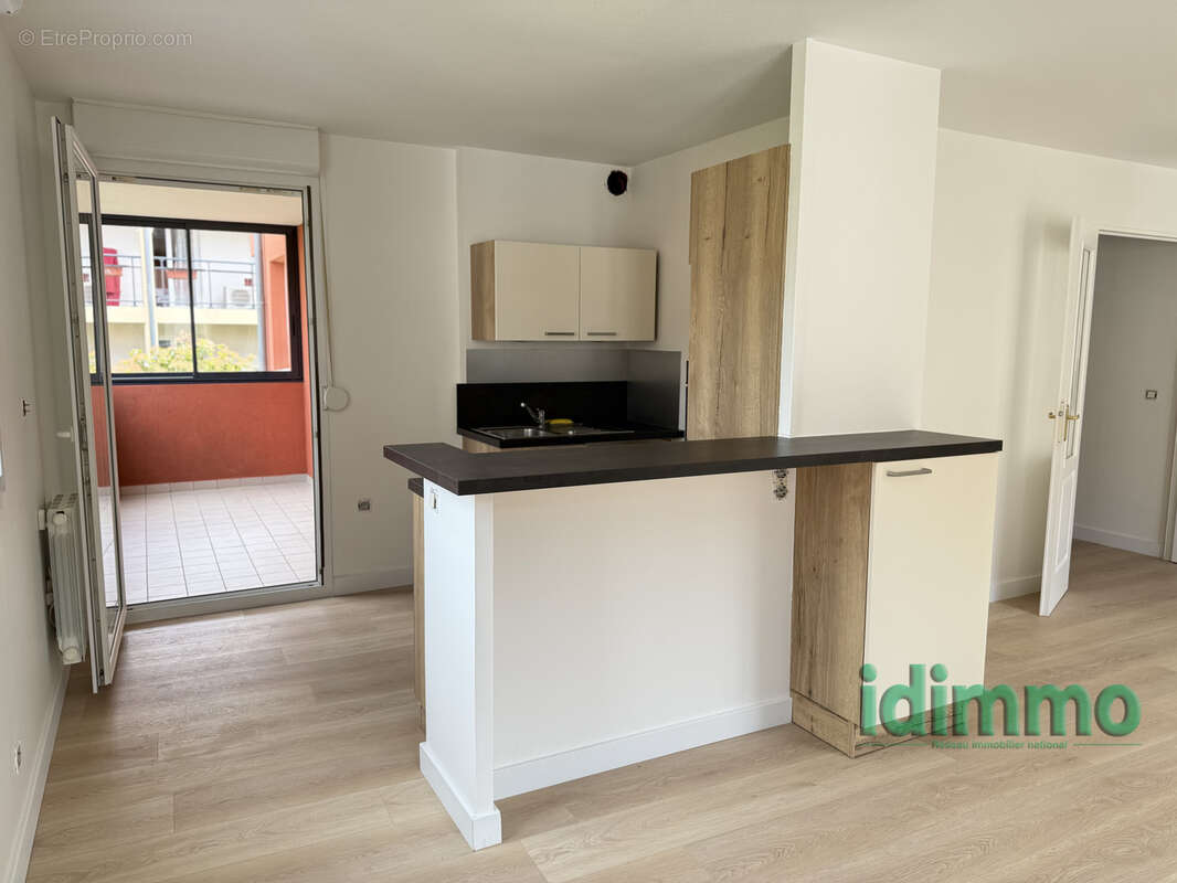 Appartement à GREZIEU-LA-VARENNE