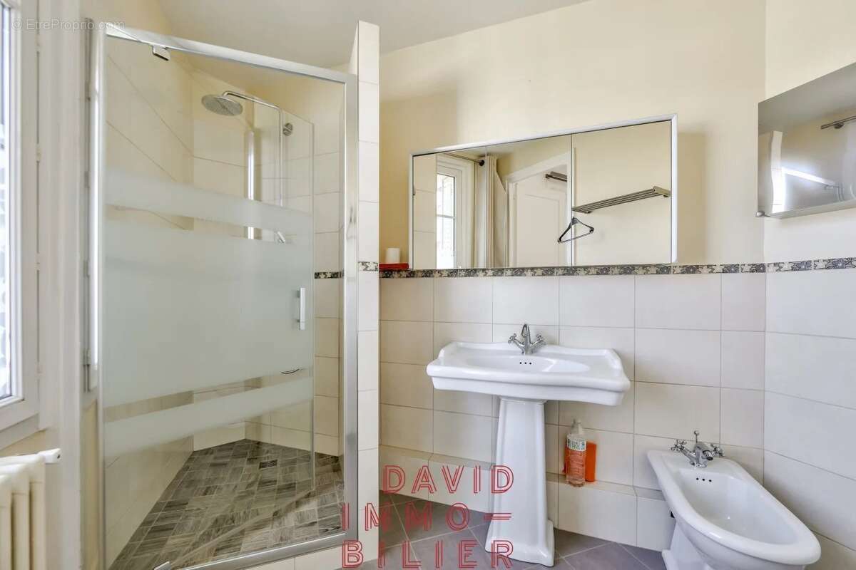 Appartement à PARIS-15E