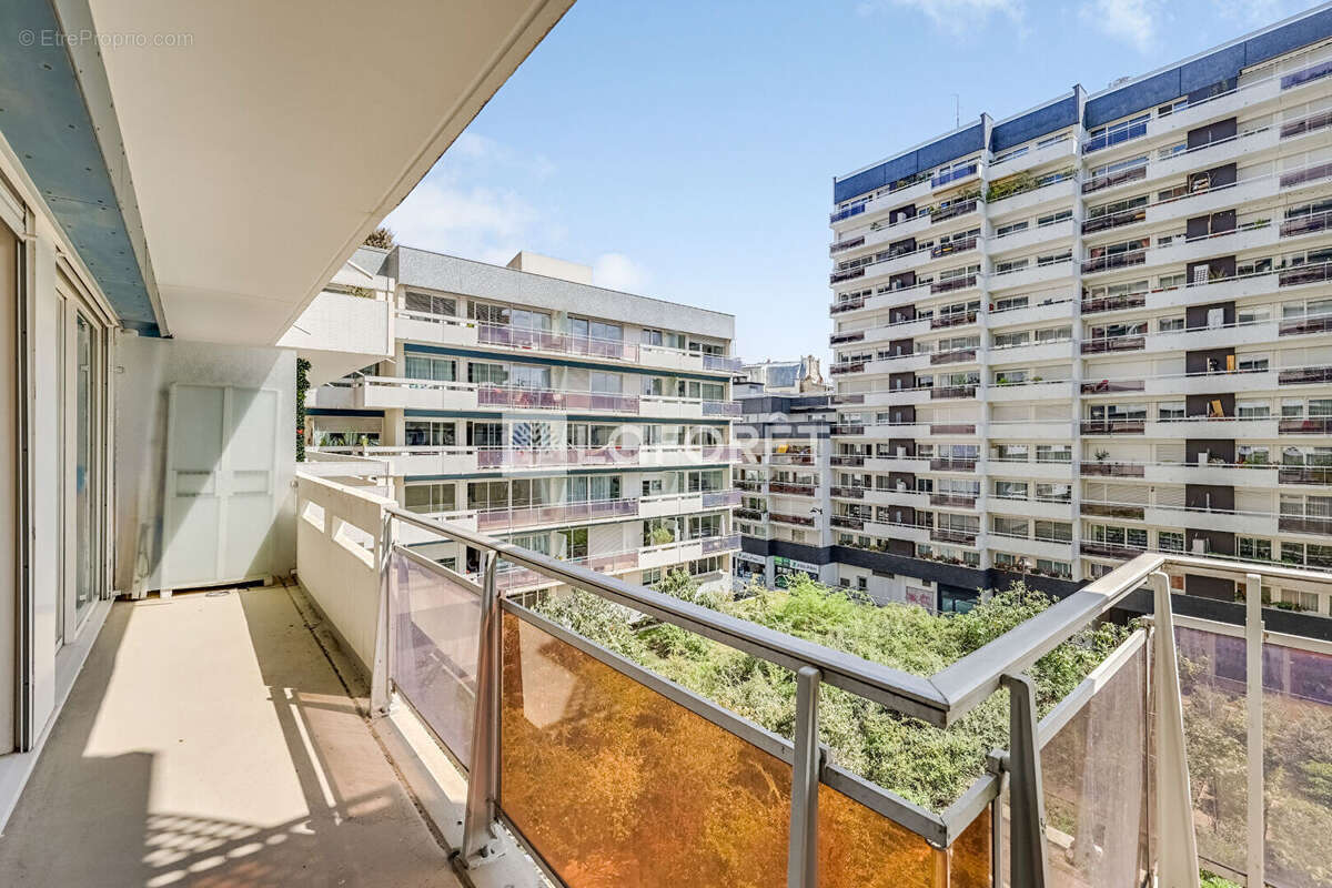 Appartement à PARIS-15E