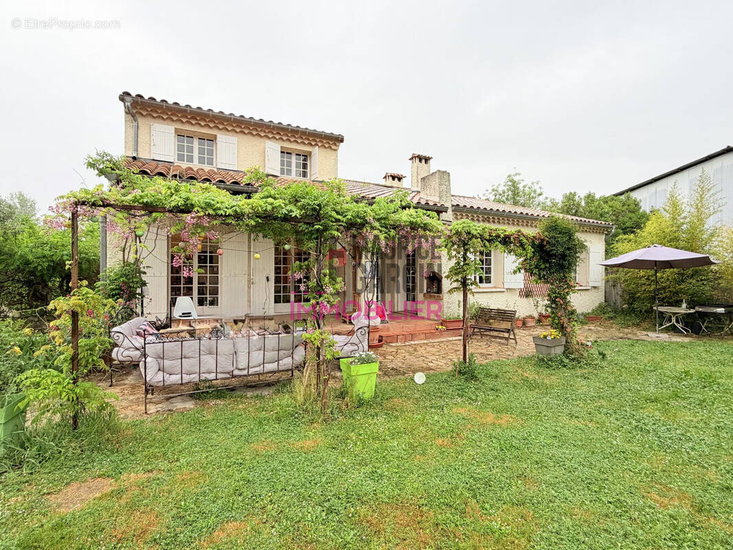 Maison à CHATEAURENARD