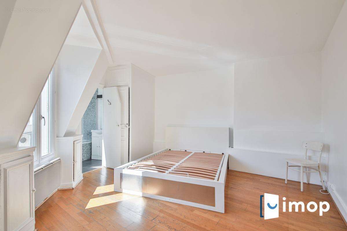 Appartement à PARIS-2E