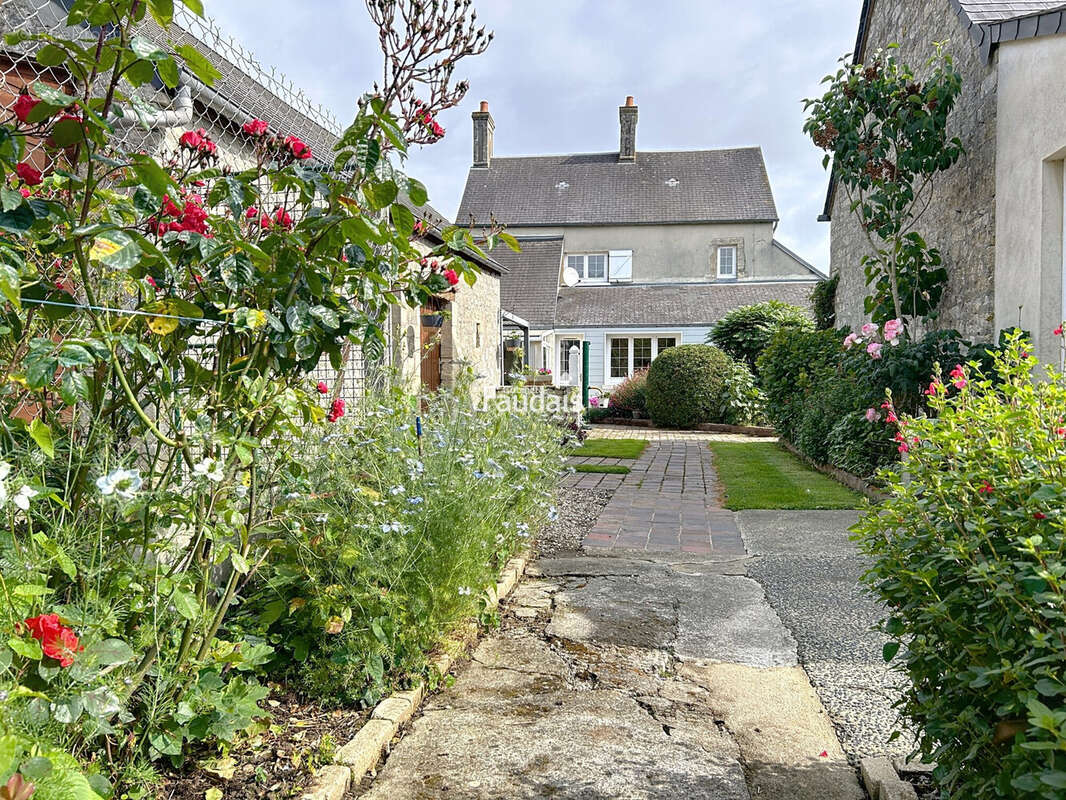 Maison 175 m² à Formigny  - photo 3