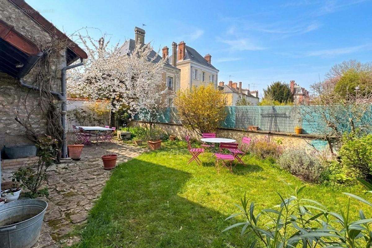 Maison 300 m² à Melun  - photo 2
