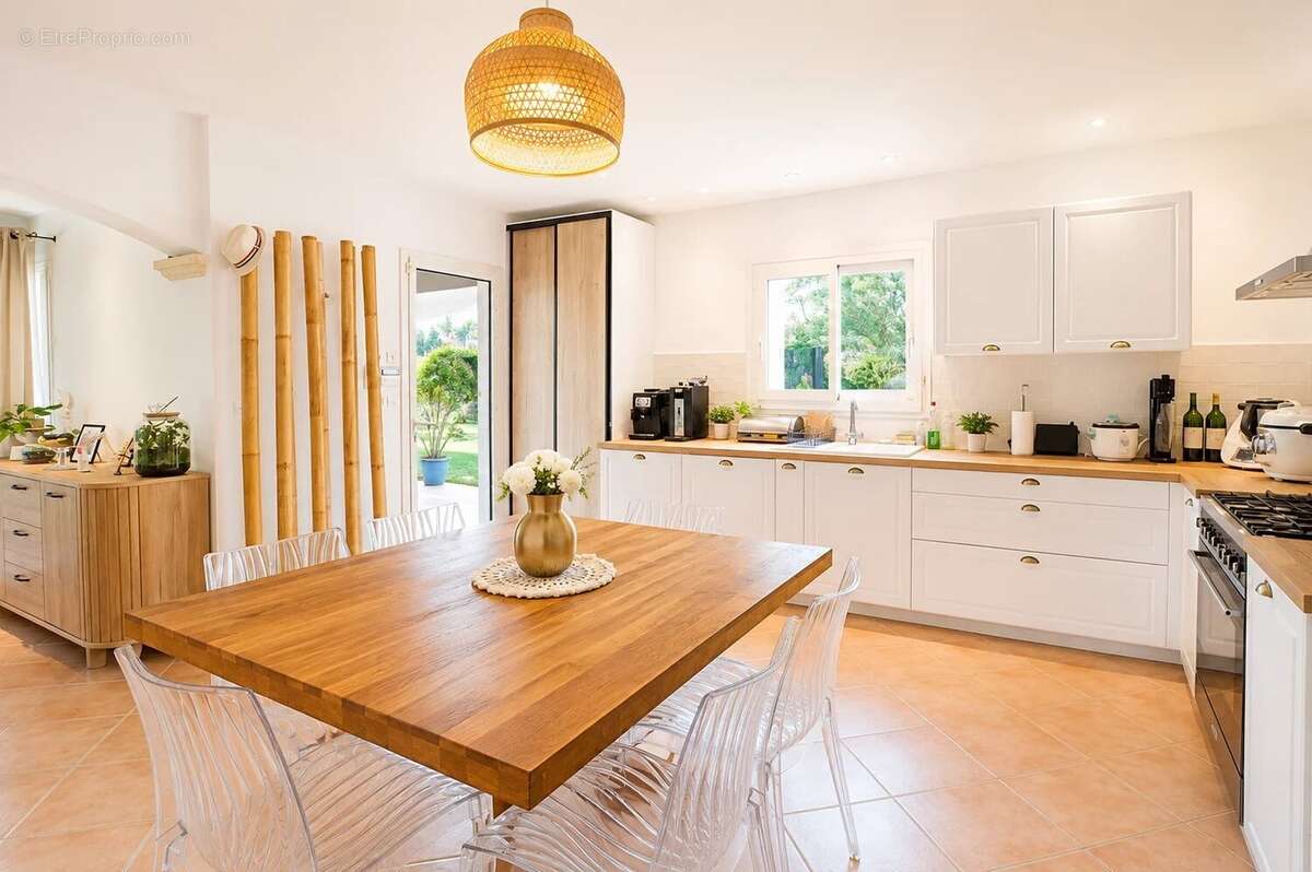 Exclusivité – Maison T7 de 217 m² avec double garage sur 1 794 m² à Combaillaux, à 5 minutes de Saint-Gély-du-Fesc - photo 9