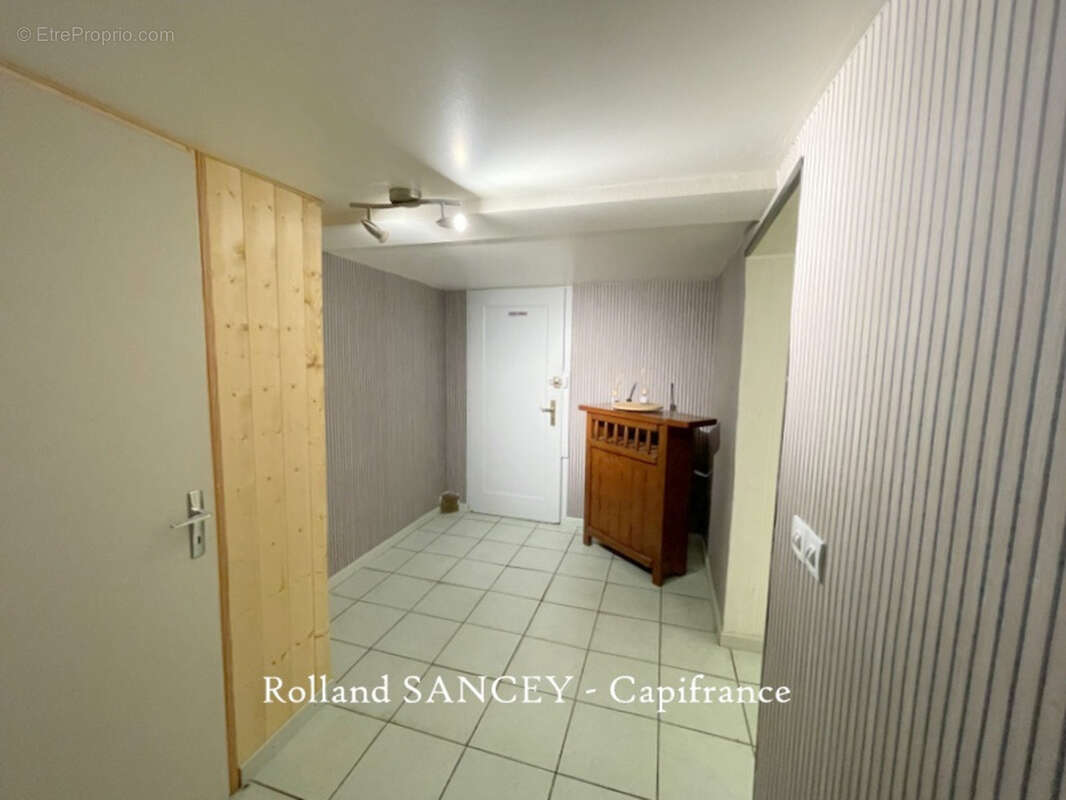Maison avec commerce à vendre 10 pièces MONTECHEROUX (25) - photo 8
