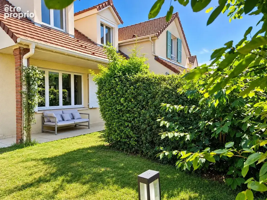 Photo Maison à Voisins-Le-Bretonneux au prix de 715 000€