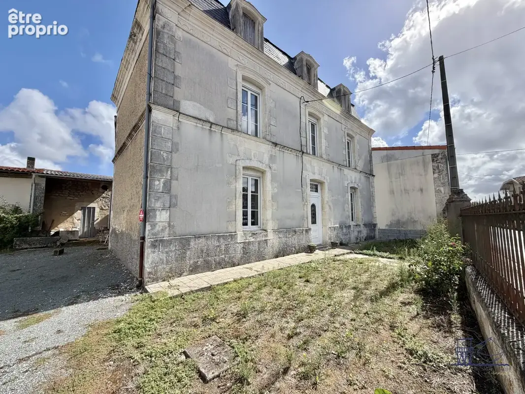 Maison 5 pièces 160 m² à vendre à Brie-Sous-Mortagne (17120) - photo 2