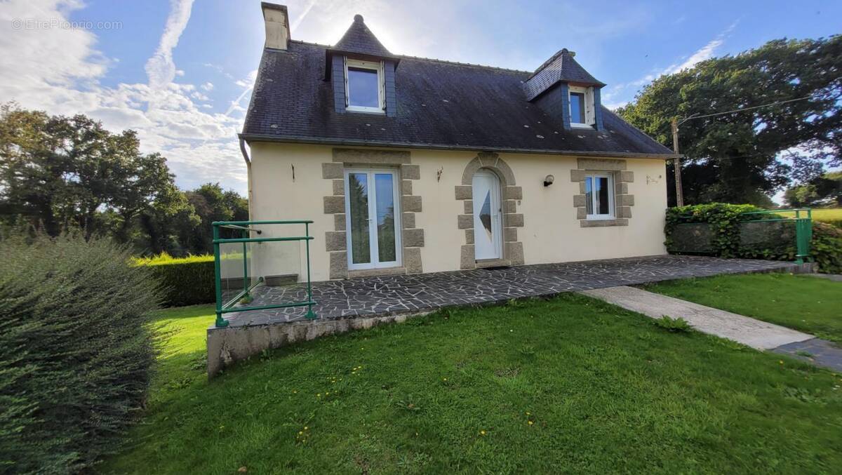 Maison à PLOUNEVEZ-QUINTIN