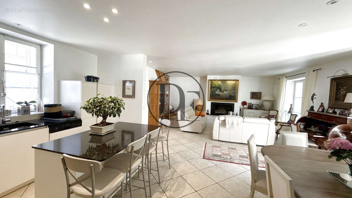 Maison à VULAINES-SUR-SEINE