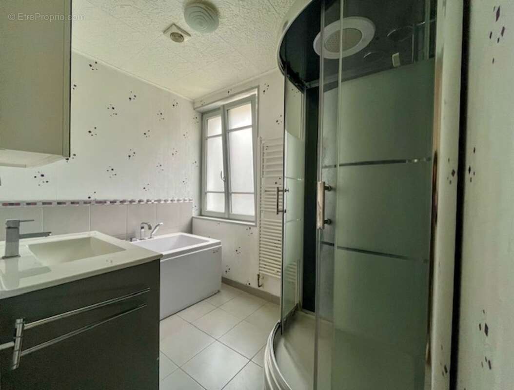 Maison familiale – Centre-ville d’Airvault – 4 chambres – Jardin et dépendances - photo 7