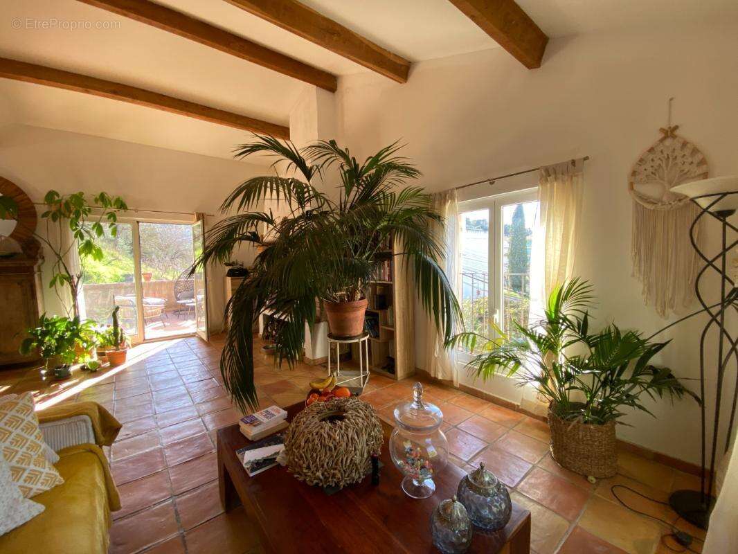 Maison à LE PUY-SAINTE-REPARADE