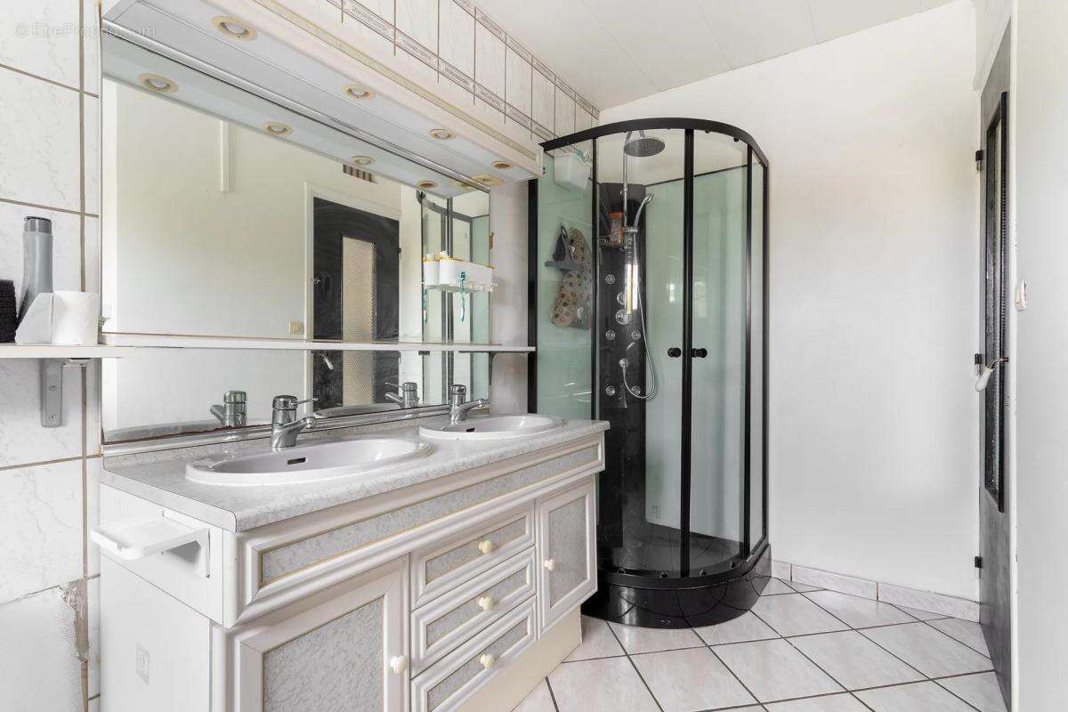 Maison à COURRIERES