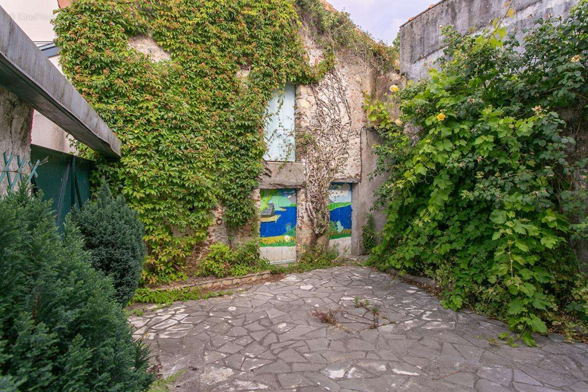 Maison La Chapelle Heulin Centre 9 P . 5 Chs . 216 M² . T 565 M² . Dépendances . Caves - photo 15