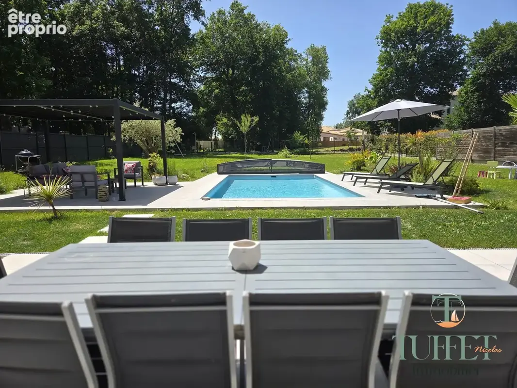 Maison 194 m² à Breuillet  - photo 4