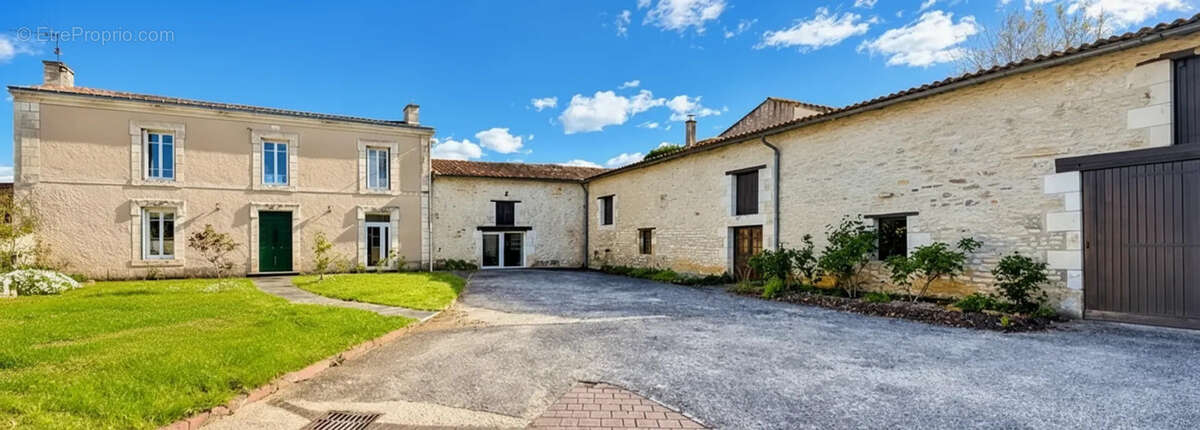 Maison à NEUVILLE-DE-POITOU