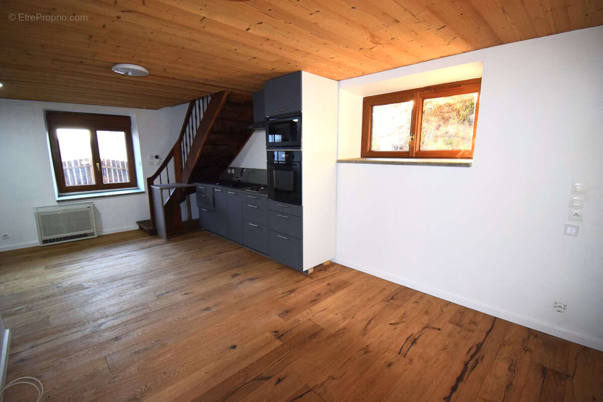 Maison de caractère avec jardin et grange - photo 11