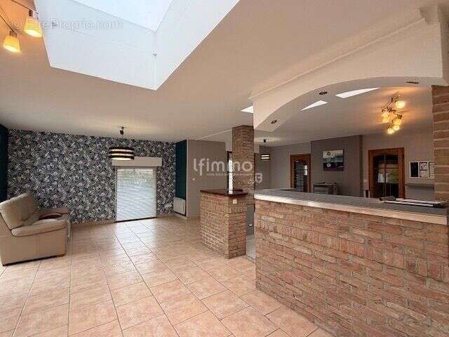 Maison à QUIEVRECHAIN