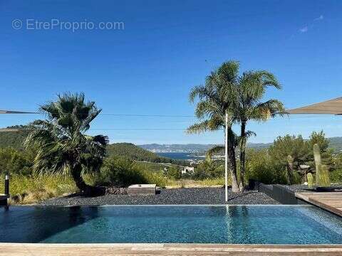 Maison à SAINT-CYR-SUR-MER