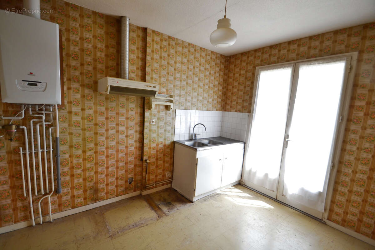 GANNAT, maison T4 de 94 m2, jardin et garage - photo 4