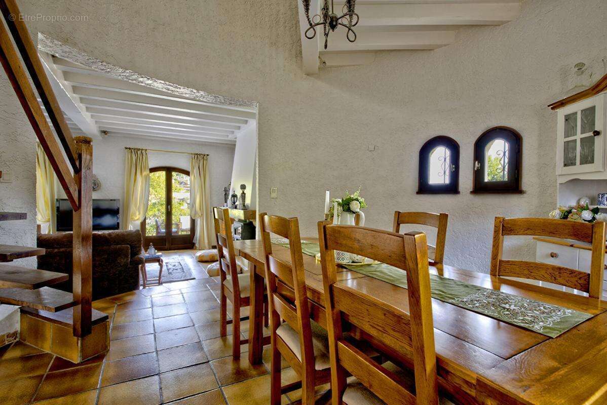 Maison à FARGUES-SAINT-HILAIRE