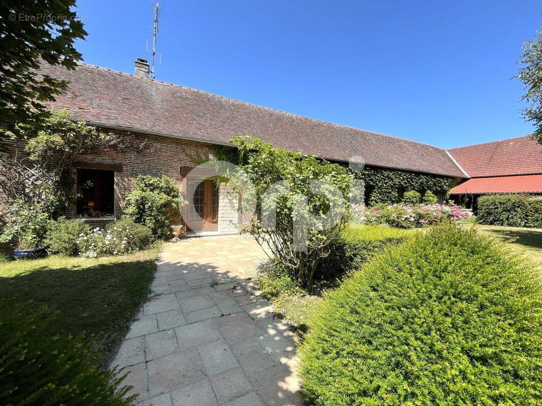 Maison à GROSSOEUVRE