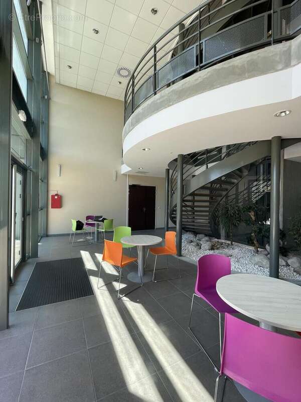 Photo 2 - Commerce à CHAMPAGNE-AU-MONT-D'OR