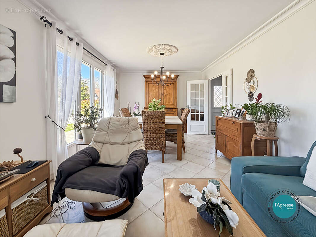 Maison à FONTENAY-LE-VICOMTE