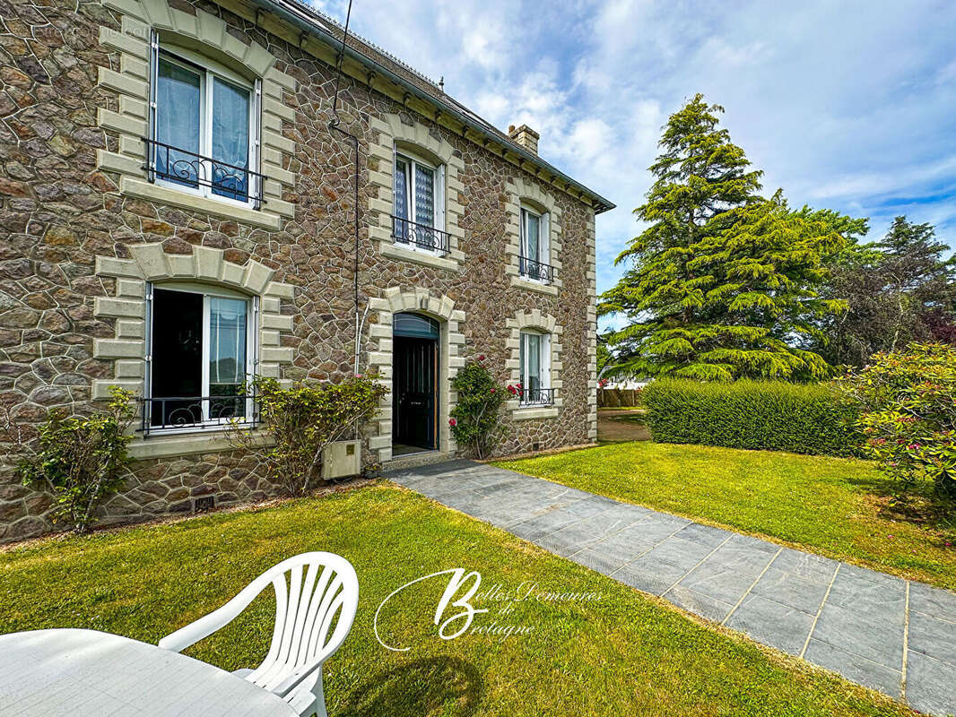 Maison à PLOURIVO