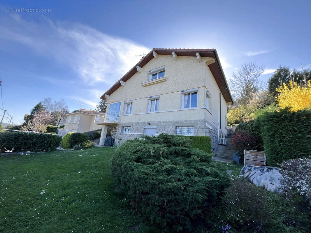 Maison à SAINT-GENEST-LERPT