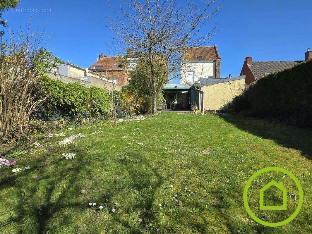 Maison à LA CHAPELLE-D'ARMENTIERES