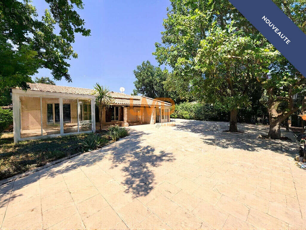 Maison à BAGNOLS-EN-FORET