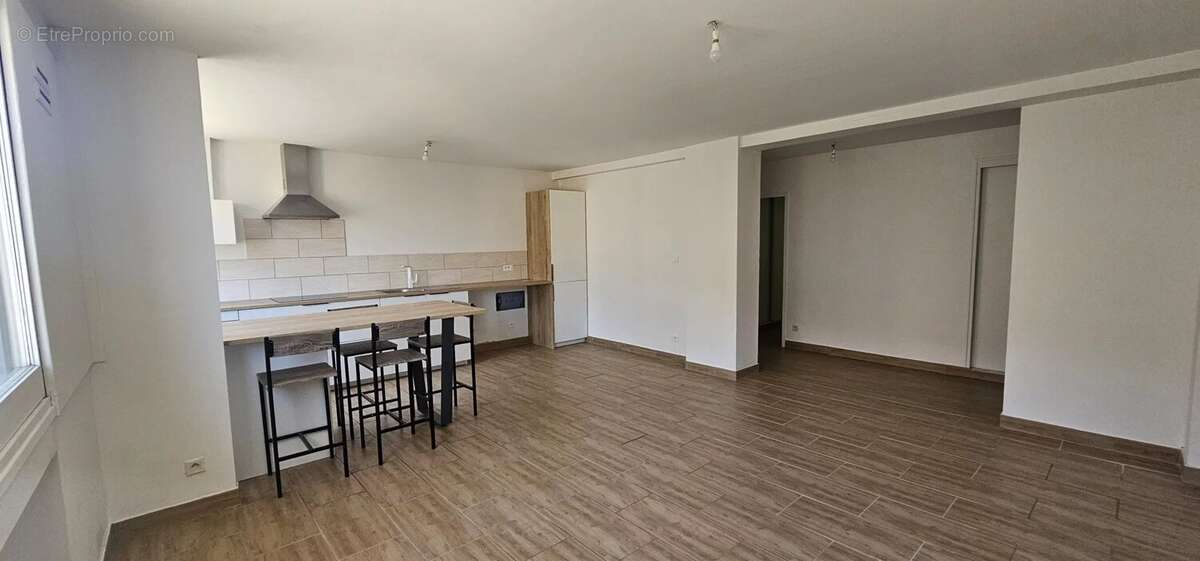 Appartement à SOLLIES-PONT