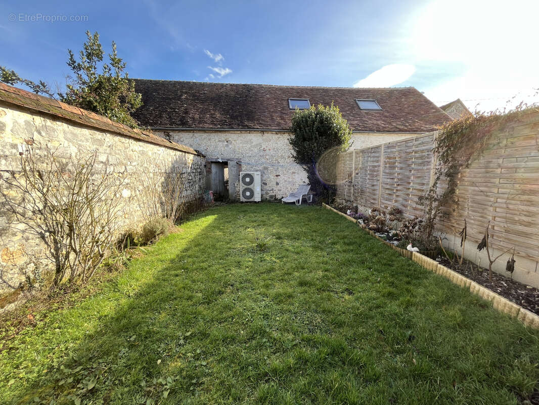Maison à LA CHAPELLE-LA-REINE