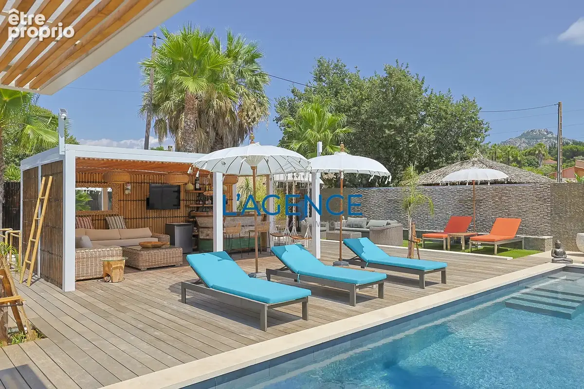 La Crau au Goys Fourniers, belle propriété de 204 m2 sur 1803 m2 de terrain avec piscine. - photo 10
