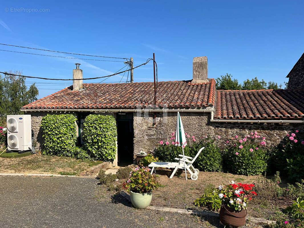 Maison à LA CHAPELLE-BASSE-MER