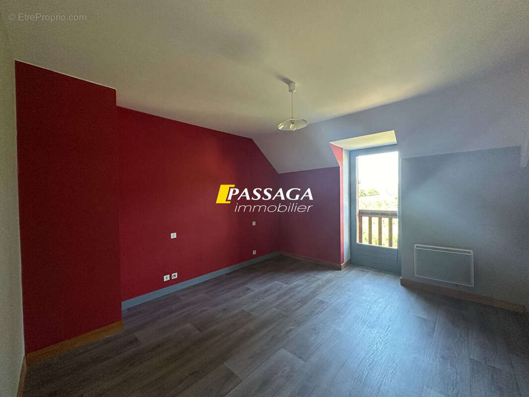 A VENDRE - Maison comprenant deux logements caves et jardins - LASSOUTS - photo 10