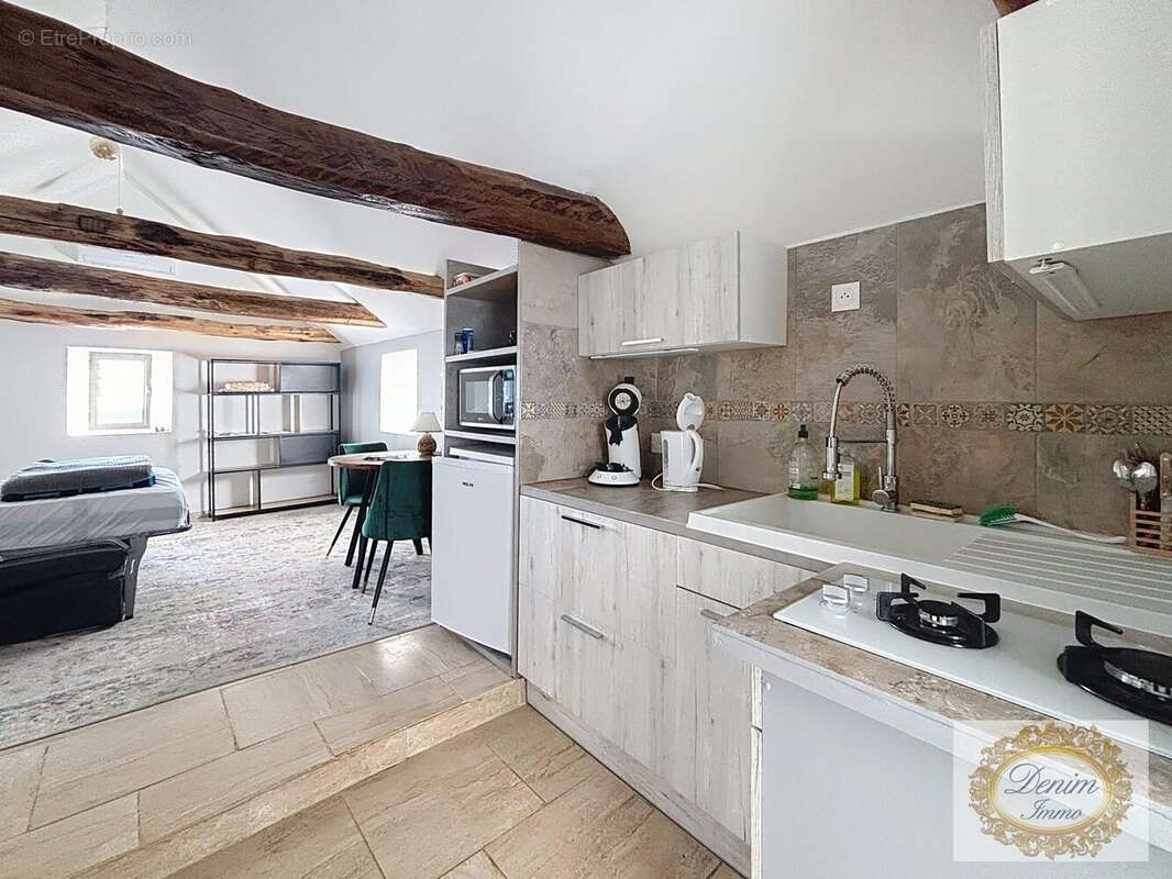 Maison à LE COLLET-DE-DEZE