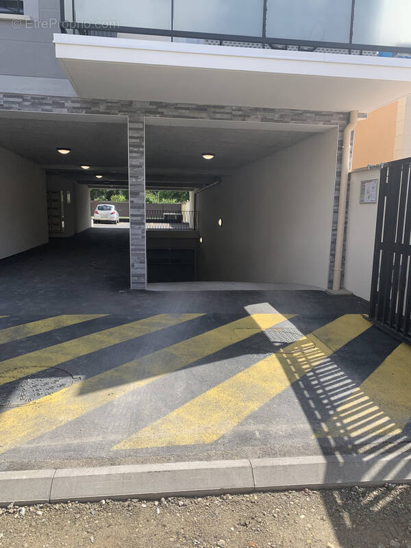 Parking à NEUILLY-PLAISANCE