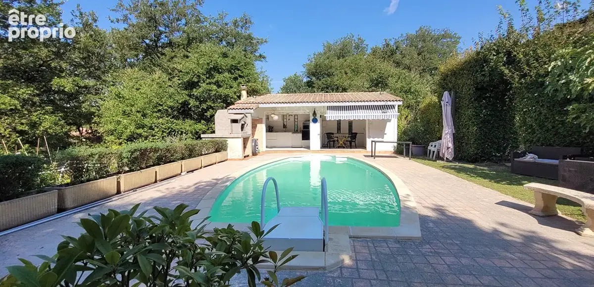 Maison avec piscine sur un terrain arboré de 1589m², secteur  Montélimar - photo 13