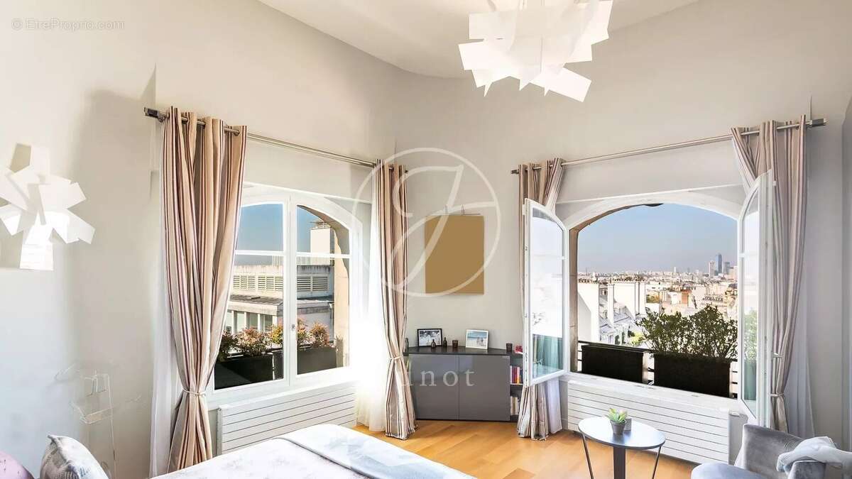 Appartement à PARIS-16E